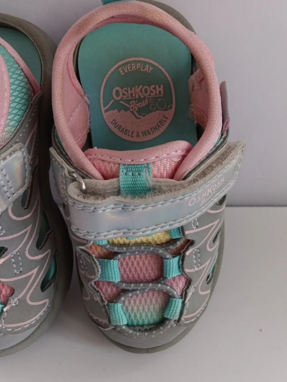 OshKosh B'gosh Martin Girl Toddler sandalsGray, Pink Size 4M Excellent Condition